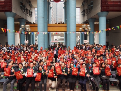 齊惜福 - ＜花園大廈惜福齊行動＞派發節日禮品包給長者